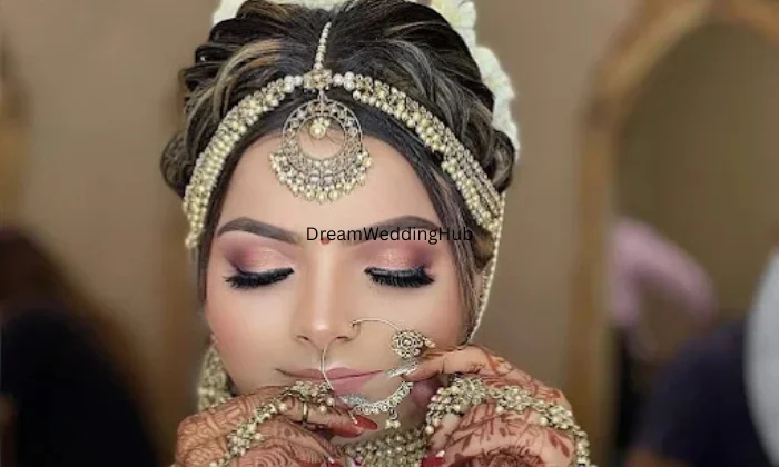 Nisha Makeover artist